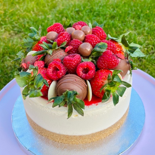 strawberry_and_cream_customised_cheesecake.jpeg