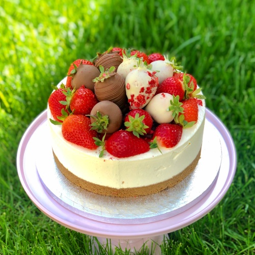 strawberry_customised_cheesecake.jpg
