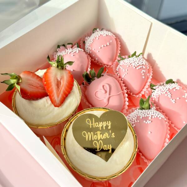 Mum's Day Gift Box: White Chocolate Strawberries & Cheesecake Bites
